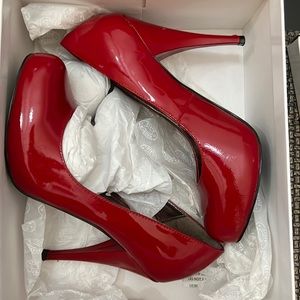 Steve Madden patent leather red round toe heel size 8